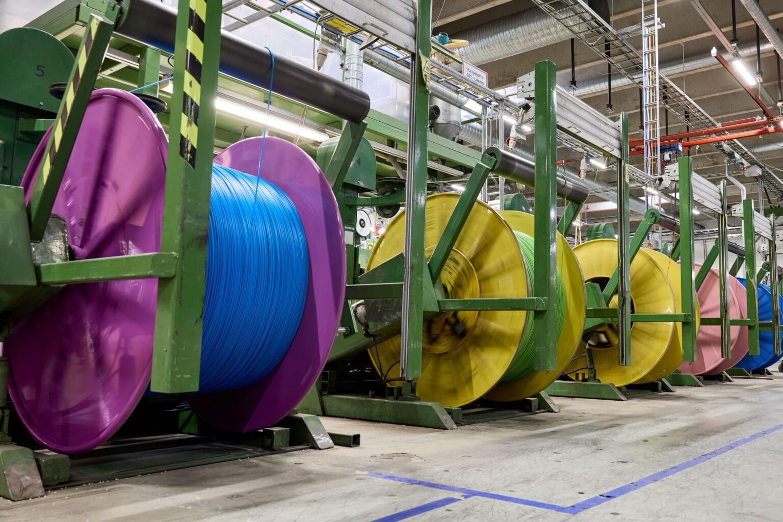 Miglioramento ed estensione dei servizi di logistica interna per i cavi Helmacab